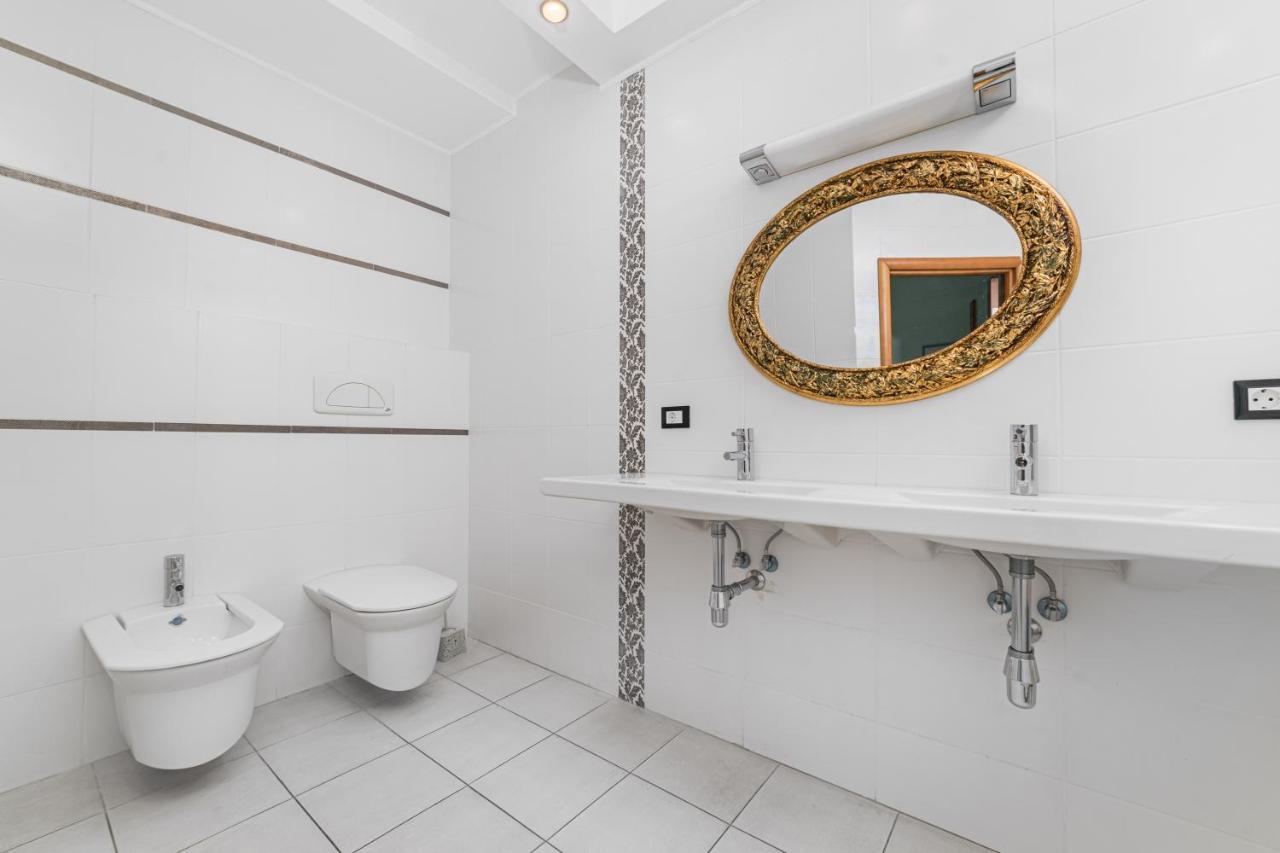 Classical Deribasivska 3-Bedrooms Apartment Odesa Exterior photo