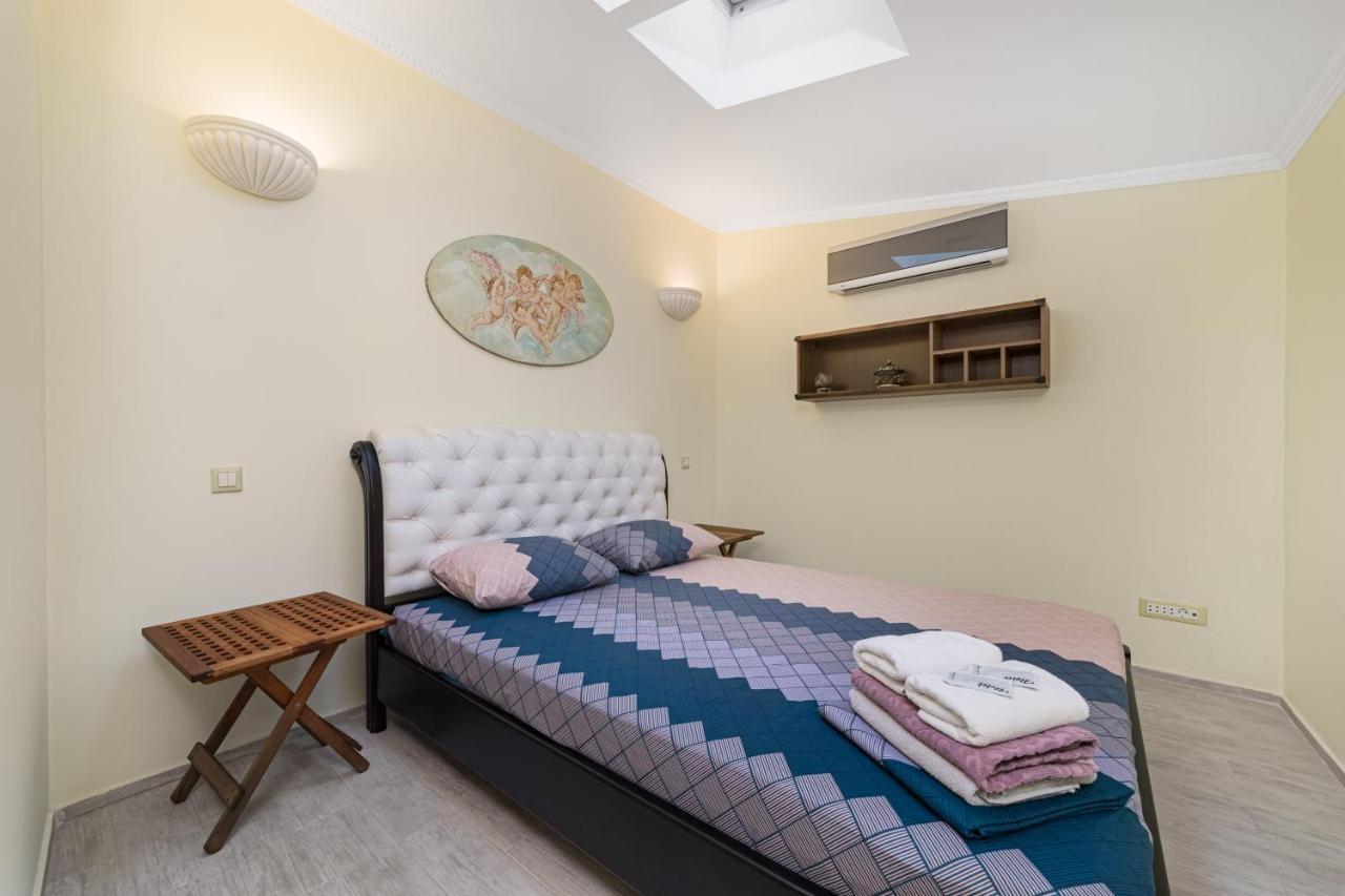Classical Deribasivska 3-Bedrooms Apartment Odesa Exterior photo